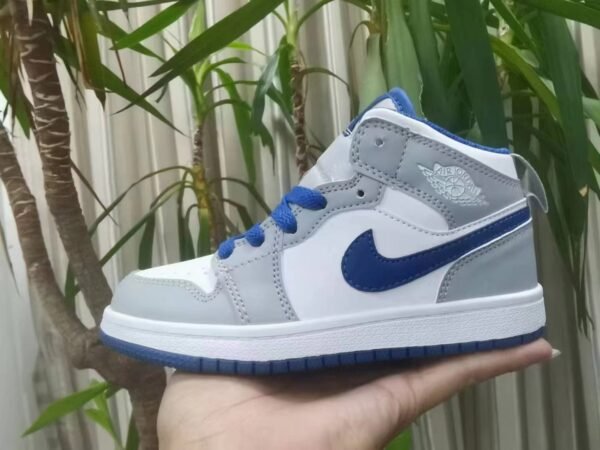 Air Jordan 1 Mid - Image 2