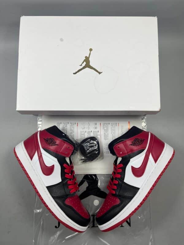 Air Jordan 1 Mid SE - Image 2