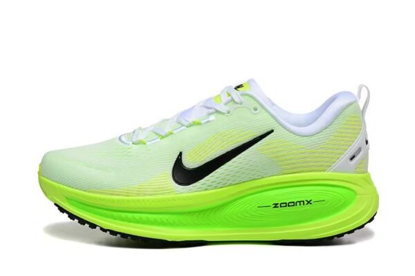 NIKE VOMERO V18 - Image 4